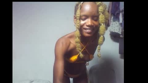 Snapshot of skinnybeauty1 chatting on 12-15-25, 08:13 Linda independent model online show from 12-15-25, 08:13