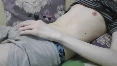 Snapshot of skinnycuteman chatting on 02-04-25, 03:22 skinnycuteb0y online show from 02-04-25, 03:22