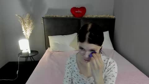 Snapshot of skinyjoy chatting on 02-22-26, 02:02 Joys online show from 02-22-26, 02:02