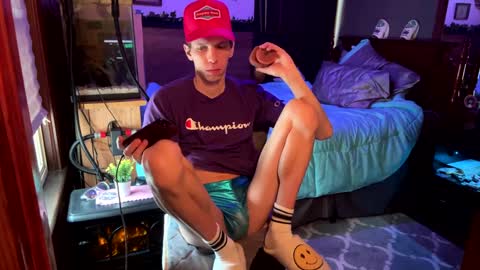 Snapshot of skittles933 chatting on 01-12-25, 03:46 Skittles online show from 01-12-25, 03:46