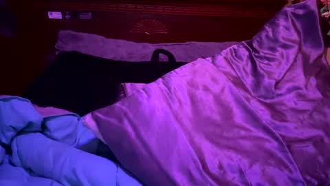 Snapshot of skittles933 chatting on 02-11-25, 11:32 Skittles online show from 02-11-25, 11:32