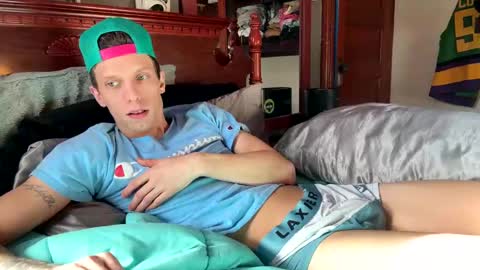 Snapshot of skittles933 chatting on 02-18-25, 03:54 Skittles online show from 02-18-25, 03:54