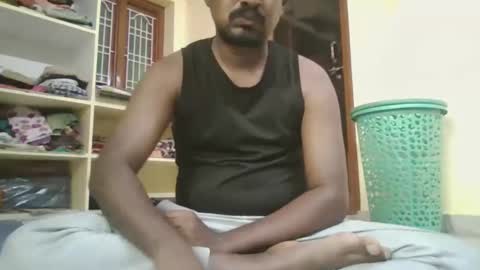 Snapshot of sklavepappu143 chatting on 10-18-25, 08:59 Indianslut1431 online show from 10-18-25, 08:59