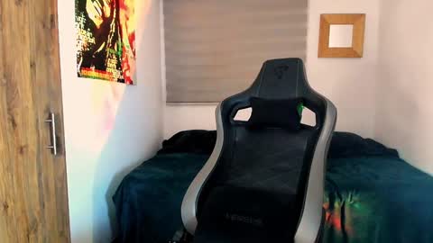 Liam Vokov online show from 01-08-25, 04:12