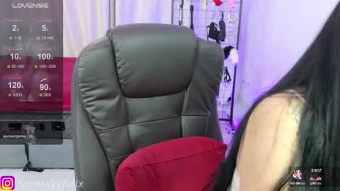 Snapshot of sky011fall chatting on 09-14-25, 09:58 Eliza online show from 09-14-25, 09:58