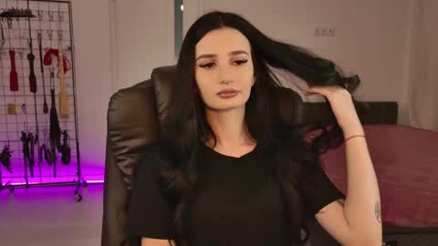 Snapshot of sky011fall chatting on 03-01-26, 07:32 Eliza online show from 03-01-26, 07:32