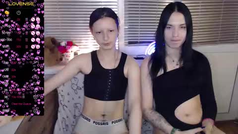 Iska Im genderfluid theyheshenot use ht have reasons and Mia my t-gf sheher online show from 10-06-25, 03:42