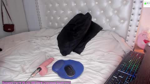 Snapshot of sky___blue chatting on 02-26-25, 12:16 Sky Independent model WISH LIST online show from 02-26-25, 12:16