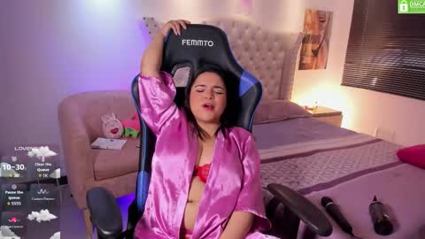 Snapshot of sky___blue chatting on 10-24-25, 02:46 Sky Independent model WISH LIST online show from 10-24-25, 02:46