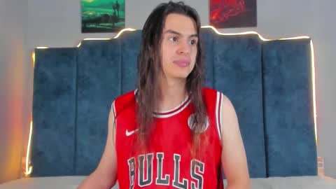 Santiago online show from 10-20-25, 10:10