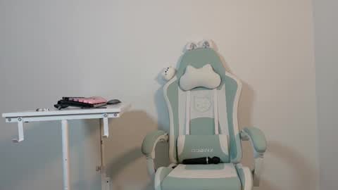 Snapshot of skye_nerdy chatting on 09-25-25, 02:15 SKYE. online show from 09-25-25, 02:15