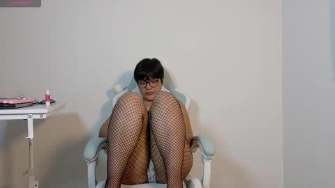 Snapshot of skye_nerdy chatting on 10-10-25, 05:28 SKYE. online show from 10-10-25, 05:28