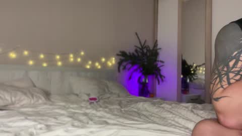 GARRY AND SOPHIA online show from 12-26-24, 08:11