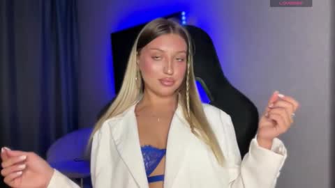 GARRY AND SOPHIA online show from 09-22-25, 06:10