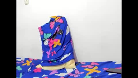 skyhot21 online show from 10-18-25, 03:09