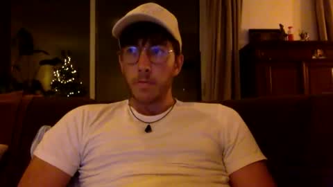 Snapshot of skyisthelimit1995 chatting on 12-17-25, 08:15 skyisthelimit1995 online show from 12-17-25, 08:15