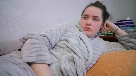 skyressie333 online show from 02-10-25, 06:20