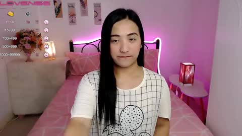 Queen Cyrine online show from 12-20-24, 01:00