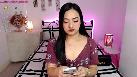 Queen Cyrine online show from 01-12-25, 05:24