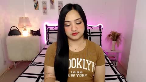 Queen Cyrine online show from 01-06-26, 02:59