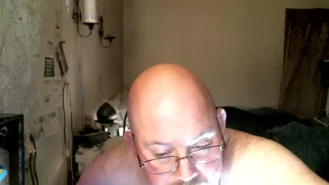 Snapshot of slavejim518 chatting on 11-12-25, 12:44 slavejim online show from 11-12-25, 12:44