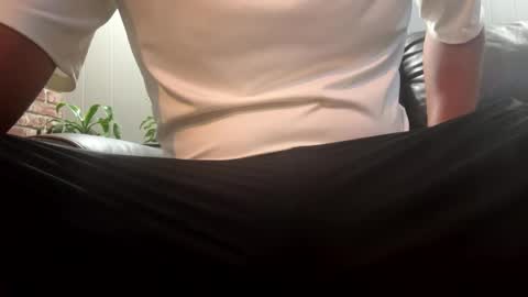 Snapshot of slick2285 chatting on 09-15-25, 06:24 slick2285 online show from 09-15-25, 06:24