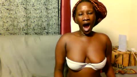 Snapshot of slimandthick1 chatting on 11-19-25, 05:07 slimandthick1 online show from 11-19-25, 05:07