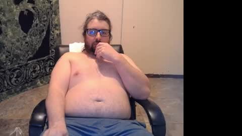 Snapshot of slimdizzy64 chatting on 02-26-25, 12:05 slave drew or slut online show from 02-26-25, 12:05