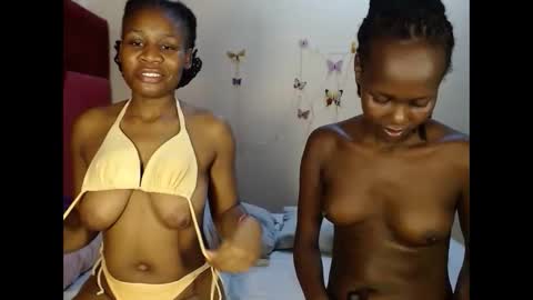 Snapshot of slimmy_kitties chatting on 11-18-25, 03:12 slimmy_kitties online show from 11-18-25, 03:12