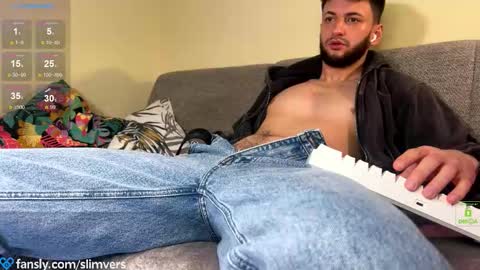 Snapshot of slimvers chatting on 12-17-25, 04:51 Art online show from 12-17-25, 04:51