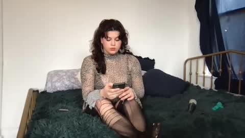 Snapshot of slowburnrenee chatting on 02-05-25, 03:52 Renee online show from 02-05-25, 03:52