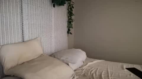 Snapshot of slut_slave_cfnm chatting on 09-28-25, 04:12 slut online show from 09-28-25, 04:12