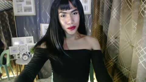 Snapshot of slutqueen_raz chatting on 12-28-24, 05:46 Raz online show from 12-28-24, 05:46
