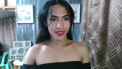 Snapshot of slutqueen_raz chatting on 12-29-24, 01:34 Raz online show from 12-29-24, 01:34