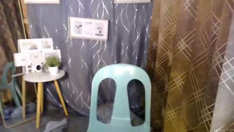 Snapshot of slutqueen_raz chatting on 01-12-25, 04:40 Raz online show from 01-12-25, 04:40