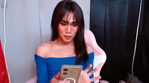 Snapshot of slutqueen_raz chatting on 02-19-25, 02:01 Raz online show from 02-19-25, 02:01