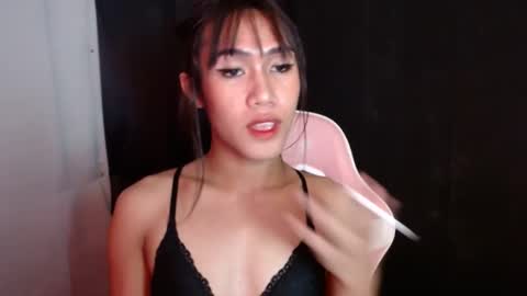 Snapshot of slutqueen_raz chatting on 02-21-25, 04:16 Raz online show from 02-21-25, 04:16