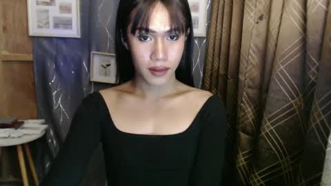 Snapshot of slutqueen_raz chatting on 02-26-25, 02:57 Raz online show from 02-26-25, 02:57
