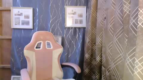 Snapshot of slutqueen_raz chatting on 03-07-25, 07:08 Raz online show from 03-07-25, 07:08