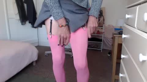 Snapshot of slutsuzy chatting on 09-29-25, 11:15 Slut Suzy online show from 09-29-25, 11:15