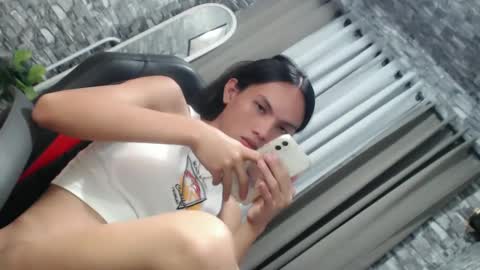 CHIE CHIE online show from 02-17-25, 01:58