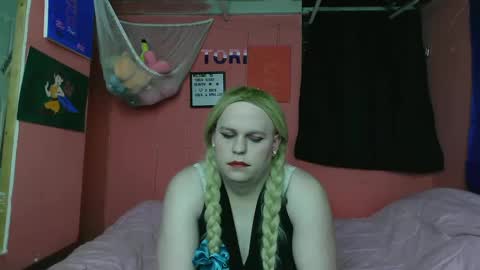 Tori Smith online show from 02-12-25, 05:37