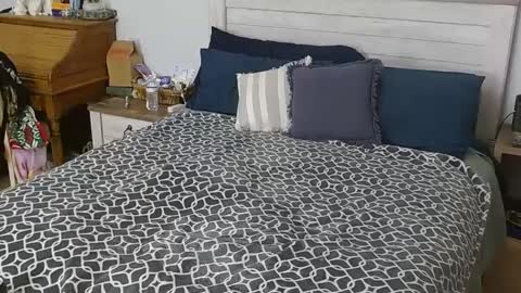 Snapshot of slytherinmylf23 chatting on 01-26-25, 03:48 Rachel Lawrence online show from 01-26-25, 03:48