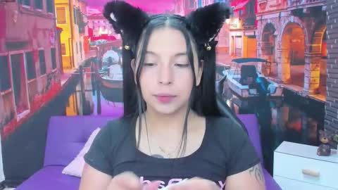 Snapshot of small__naughty chatting on 11-20-25, 01:33 Mariana Torres online show from 11-20-25, 01:33