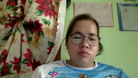 Lovewella online show from 11-23-25, 01:49