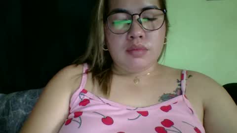 Snapshot of small_boobs59 chatting on 02-19-26, 02:40 Lovewella online show from 02-19-26, 02:40