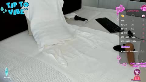 Snapshot of smallnipples chatting on 02-26-26, 05:28 Alex online show from 02-26-26, 05:28