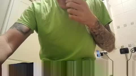 Snapshot of smallone8825 chatting on 09-25-25, 05:00 smallone8825 online show from 09-25-25, 05:00