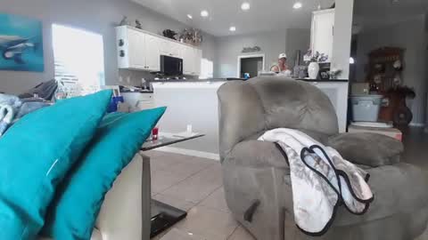 Snapshot of smallpenisbigtongue chatting on 01-05-25, 02:30 Daddy online show from 01-05-25, 02:30