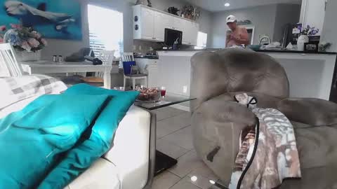 Snapshot of smallpenisbigtongue chatting on 01-14-25, 01:49 Daddy online show from 01-14-25, 01:49